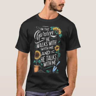 In De Tuin Wandelt Hij Met Mij En Hij Praat Met M T-shirt