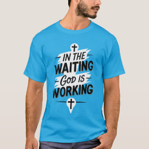 In de wachtende God werkt Christelijk T-shirt