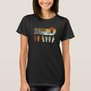 In de wereld waar je alles kunt zijn om te zingen t-shirt