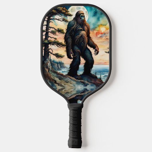 In de Wild-Sasquatch staande op Ridge Pickleball Paddle (Achterkant)