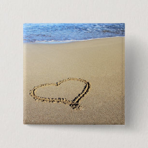 In de zand getekend hart vierkante button 5,1 cm