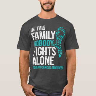 in deze familie vecht niemand alleen tegen eiersto t-shirt