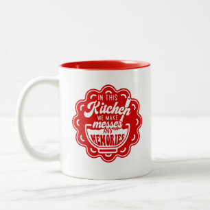 In deze keuken maken we messen en herinneringen tweekleurige koffiemok