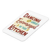 In deze keuken wordt het dansen sterk aangemoedigd magneet (Linkerzijde)