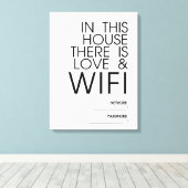 In dit huis is er liefde en WiFi Wall Art Canvas Afdruk (Insitu (Houten vloer))