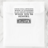 In een boekwinkel komen als het regent vierkante sticker (Tas)