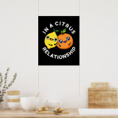 In een Citrus Relatie Funny Fruit Pun Dark BG Poster (Keuken)