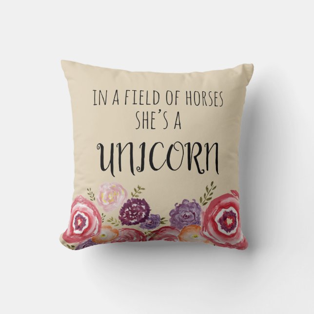 In een gebied van paarden is ze een Unicorn Pillow Kussen (Voorkant)
