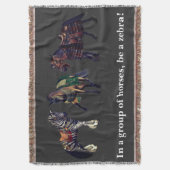 In een groep paarden, wees een zebra! deken (Voorkant Verticaal)