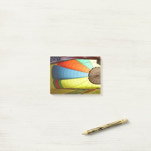 In een heteluchtballon post-it® notes (Op bureau)