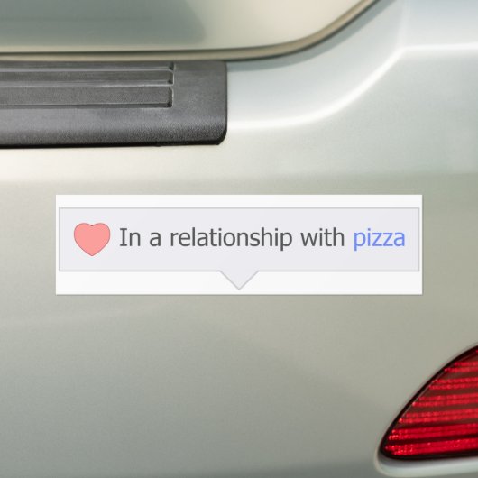 In een Relatie met Pizza Bumpersticker (Op auto)
