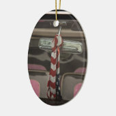 In een rockabilable auto keramisch ornament (Links)
