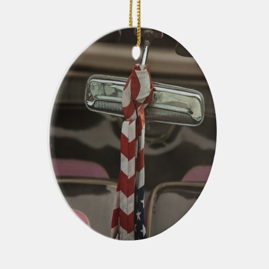 In een rockabilable auto keramisch ornament (Rechts)