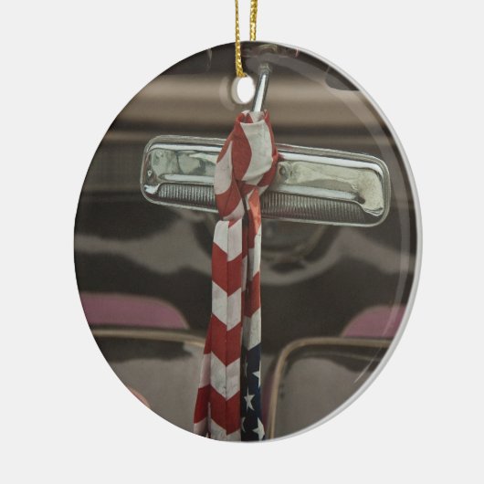 In een rockabilable auto keramisch ornament (Links)