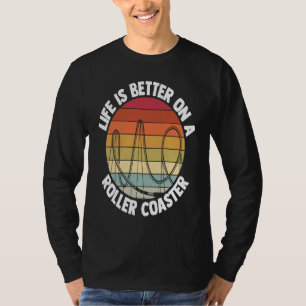 In Een Thema Pretpark Met Een Achtbaan T-shirt