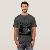 In een van beneden door de rivier de Camping wonen T-shirt (Voorkant volledig)