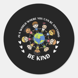 In een wereld als een soort Kinder Aarde tegen pes Ronde Sticker