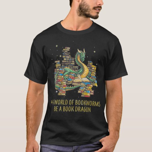 In een wereld van boekenwormen is dit een boekendr t-shirt (Voorkant)