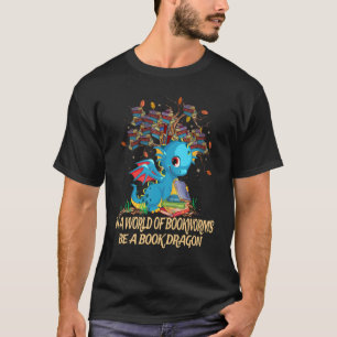In een wereld van boekwormen zijn boeken geschreve t-shirt