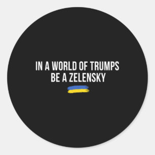 In Een Wereld Van Trumps Wees Een Zelensky Steun O Ronde Sticker