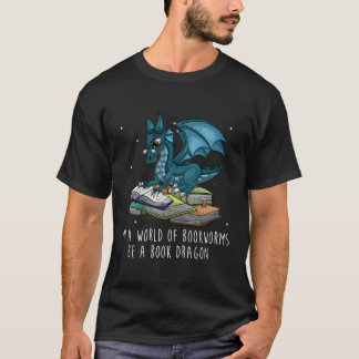 In een wereld vol boekwormen is een boekendraak t-shirt