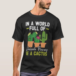 In een wereld vol fijne bloemen zijn Cactus T-shirt