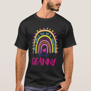 In een wereld vol granaten is een granaatregenboog t-shirt