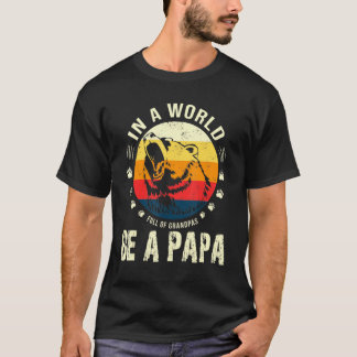 In een wereld vol met oma's is het een Papa 4 T-shirt