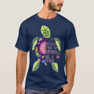 In een wereld vol oma's ben je een Gigi Turtle T-shirt