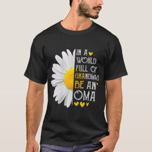 In een wereld vol oma's ben je een Oma Daisy moede T-shirt