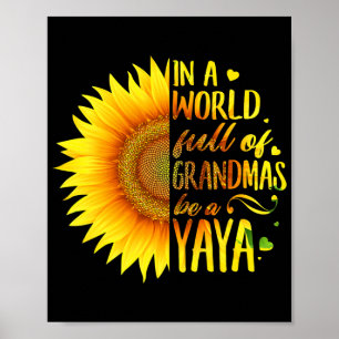 In een wereld vol oma's ben je een yaya zonnebloem poster