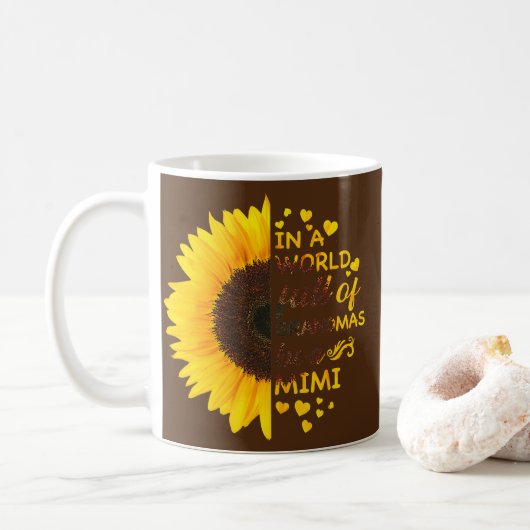 in een wereld vol oma's een mimi-zonnebloem zijn koffiemok (Met donut)