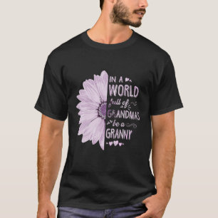 In een wereld vol oma's is een gigantische bloem t-shirt