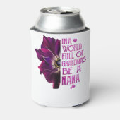 In een wereld vol oma's zijn NaNa-Paarse Anemone Blikjeskoeler (Blikje Achterkant)