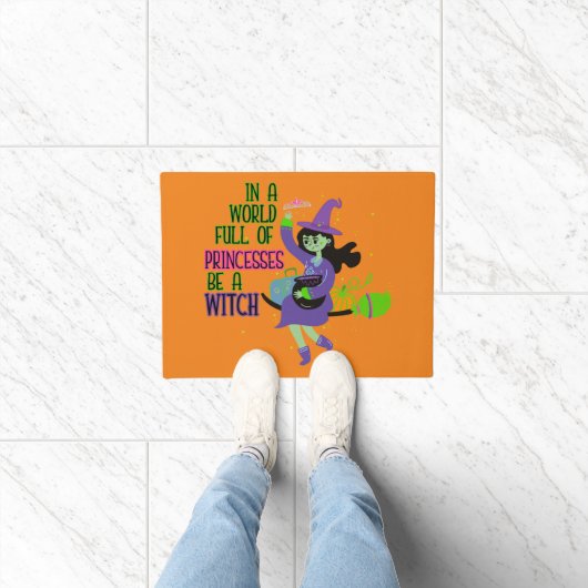 In een wereld vol prinsessen is een heks deurmat (Binnen)