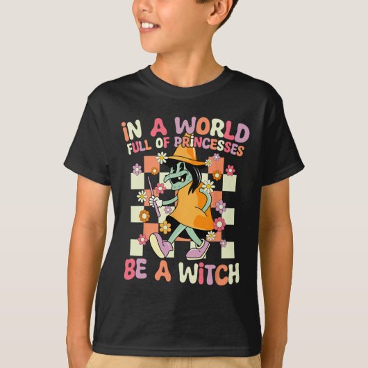 In een wereld vol prinsessen is een heks grappige t-shirt (Voorkant)