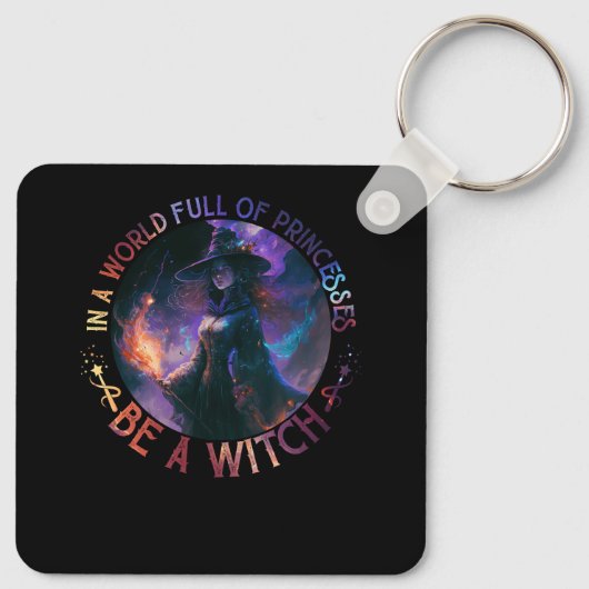 In een wereld vol prinsessen is een heks-halloween sleutelhanger (Achterkant)