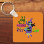 In een wereld vol prinsessen is een heks sleutelhanger (Voorkant)