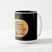 In een wereld vol prinsessen is een heks tweekleurige koffiemok (Voorkant rechts)