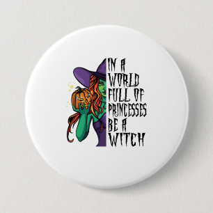 In een wereld vol prinsessen is een heksenvun ronde button 7,6 cm