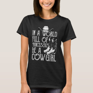 In Een Wereld Vol Prinsessen Wees Een Cowgirl Laar T-shirt