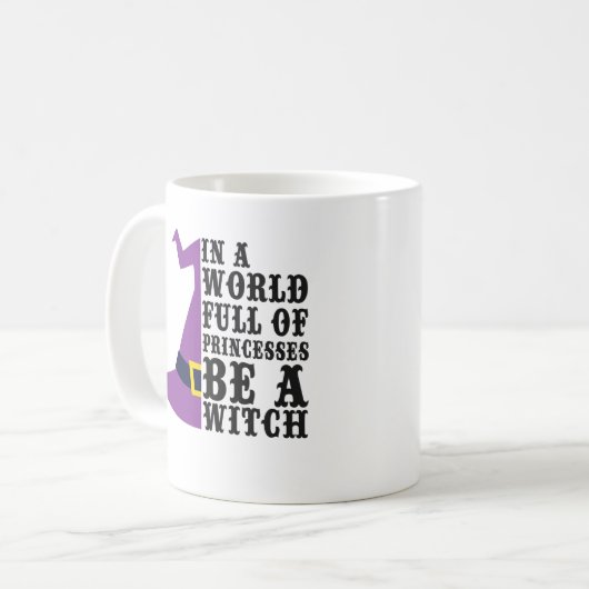 In een wereld vol prinsessen wees een heks grappig koffiemok (Voorkant links)