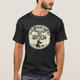 In Eén Wereld Vol Prinsessen Wees Een Heks Hallowe T-shirt