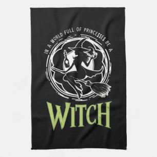 In Een Wereld Vol Prinsessen Wees Een Heks Hallowe Theedoek