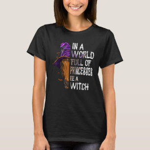 In Een Wereld Vol Prinsessen Wees Een Heks Paard T-shirt