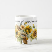 In een wereld vol rozen, wees een zonnebloem koffiemok (Center)