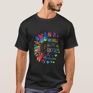 In een wereld vol Rozen zijn een zonnebloem luipaa T-shirt