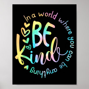 In Een Wereld Waar Je Alles Kan Zijn Wees Aardig T Poster