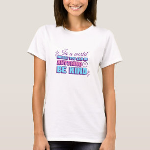 In Een Wereld Waar Je Alles Kan Zijn Wees Aardig T-shirt