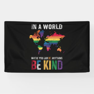 In Een Wereld Waar Je Alles Kan Zijn Wees Niet Onv Spandoek